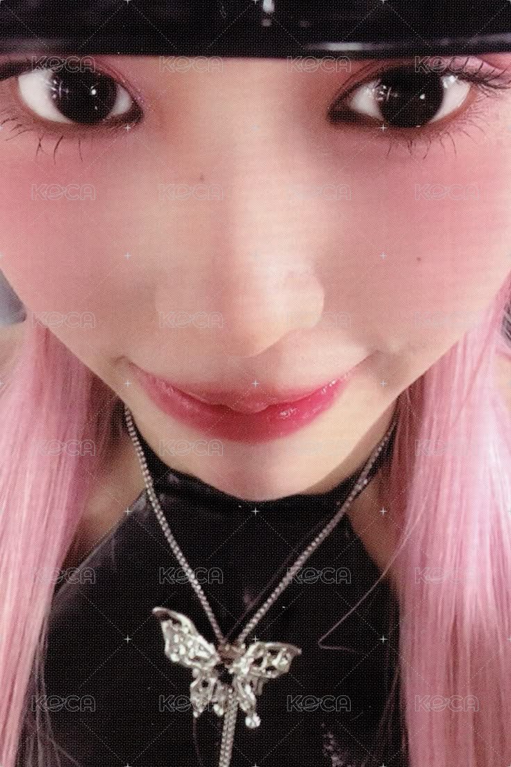 BORN TO BE 專輯卡 特別版 UNTOUCHABLE ver. 正面