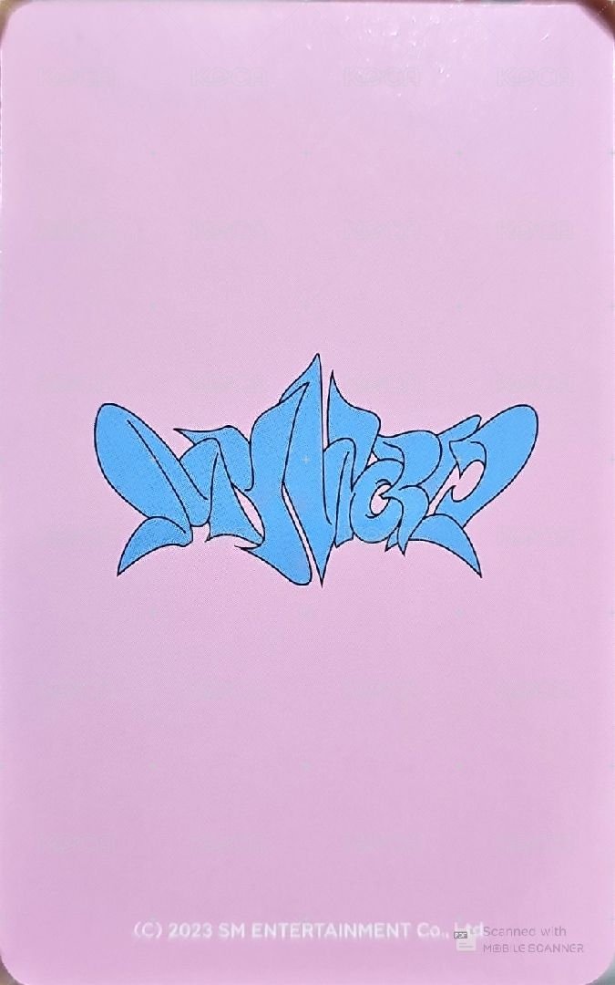 MY WORLD 隨機卡 A版冬 背面