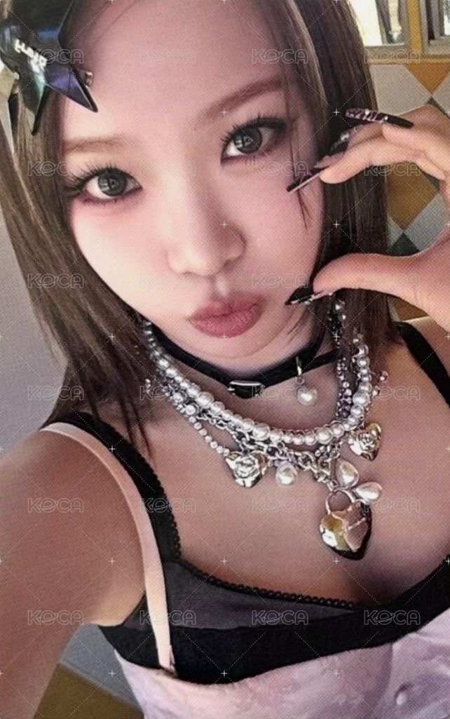 DIFFERENT 專輯卡 初回限定B 正面