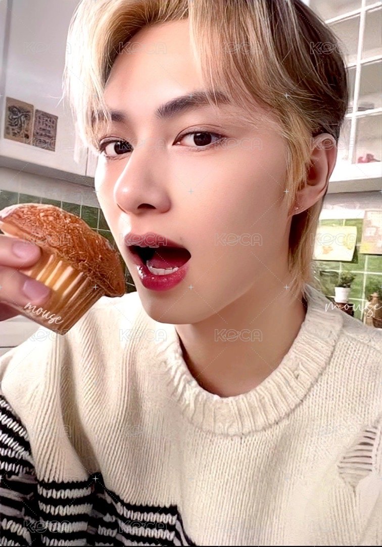 23‘HOME 周邊卡 23’HOME衛衣卡 正面