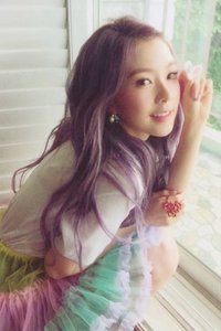 Russian Roulette 專輯卡 