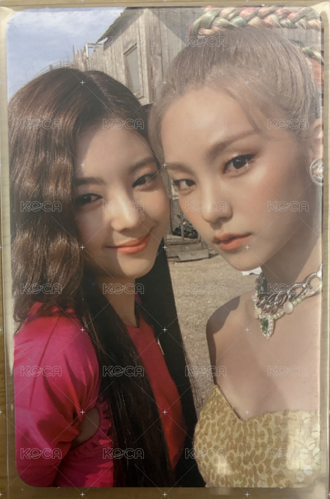 Not Shy 專輯卡 雙人卡 正面