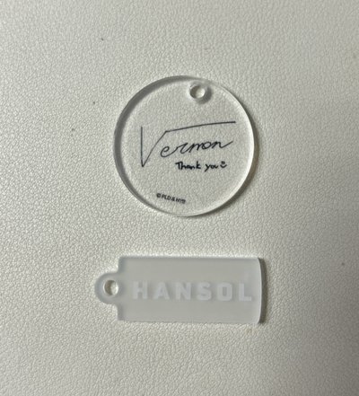 seventeen artist-made 快閃店壓克力吊飾