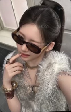 WE GO UP hello82 OOTD Ver. 特典卡 美網 正面