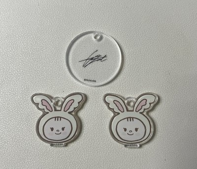 seventeen artist-made 快閃店壓克力吊飾