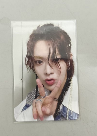 Fact Check 專輯卡 Chandelier版