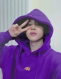 by BTS 周邊卡 帽T卡 拍立得