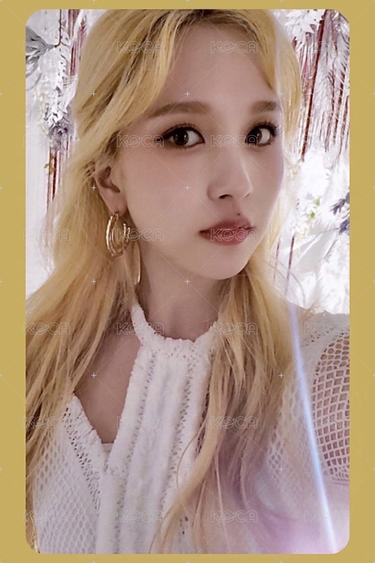 MORE & MORE 專輯卡  正面