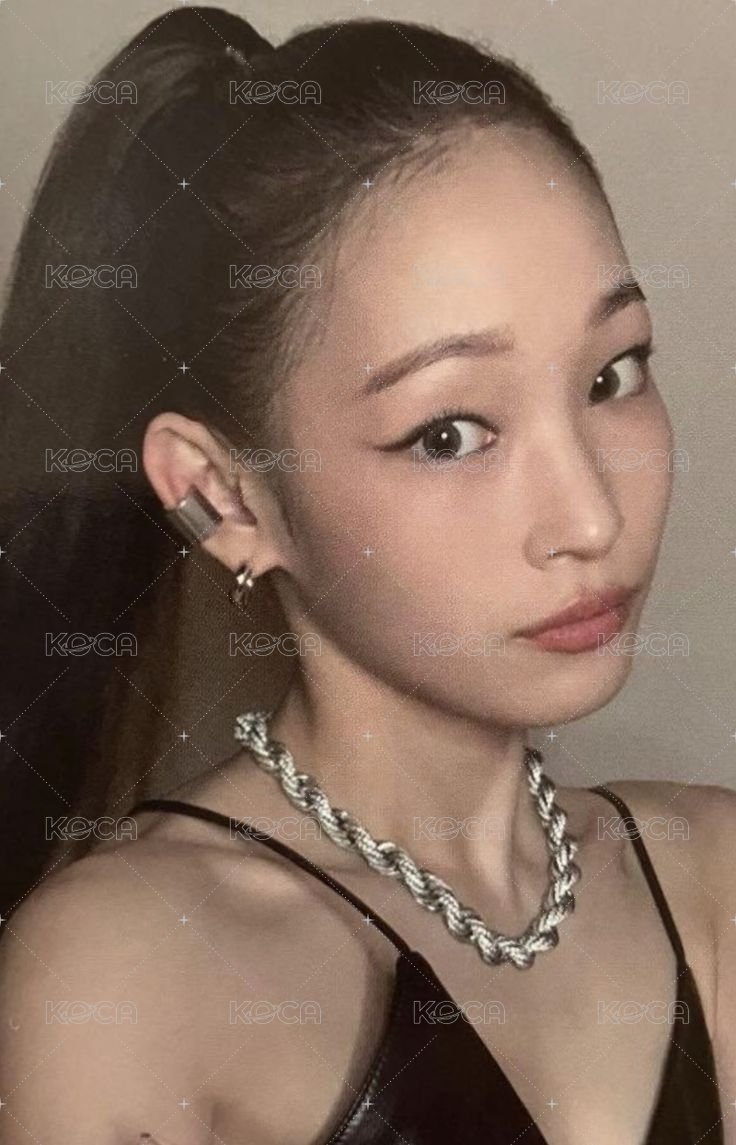 FAMOUS 專輯卡 WICKED ver. 正面