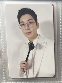 雜誌圓（左）