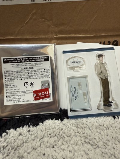 2024 seventeen cafe 壓克力立牌Vernon
