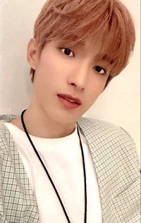 NOT ALONE 專輯卡 D盤