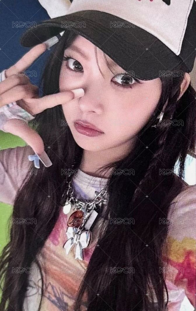 DIFFERENT 專輯卡 小卡盤ver. 正面