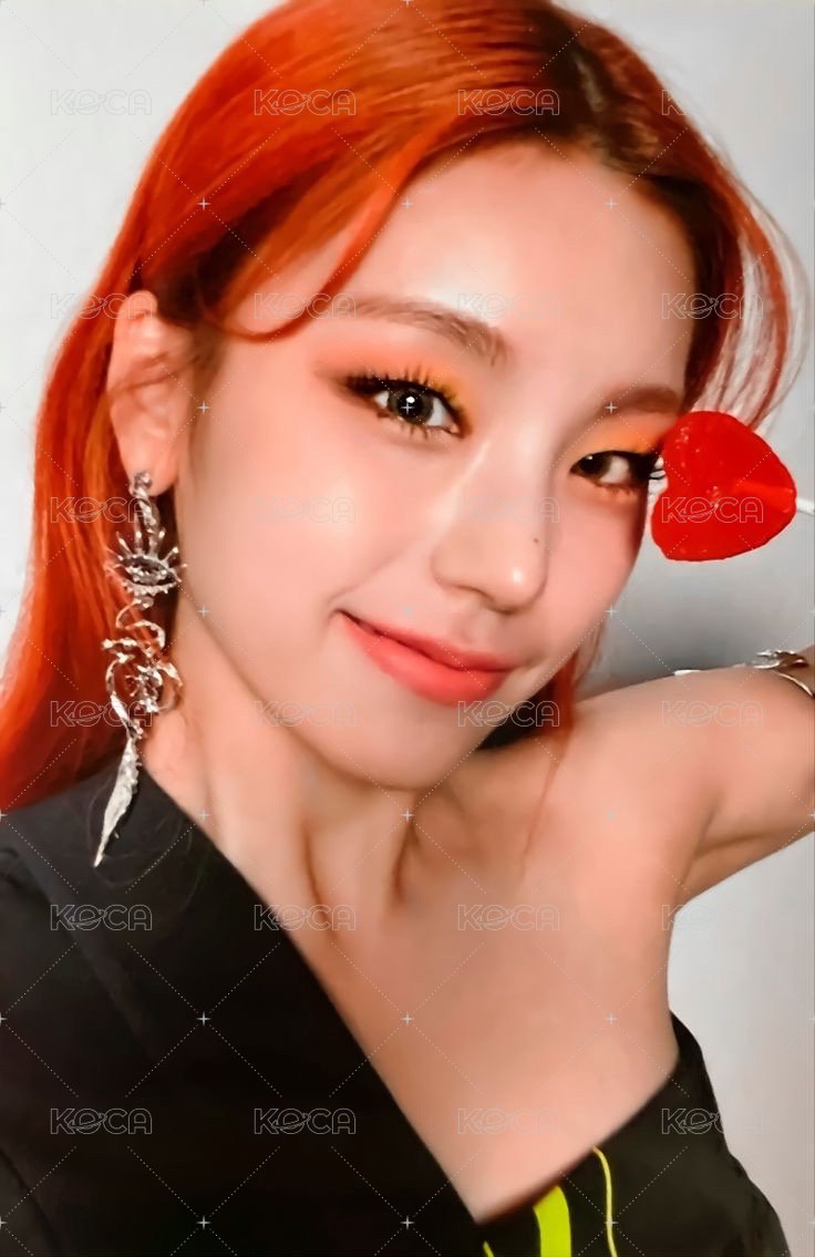 GUESS WHO 專輯卡  正面