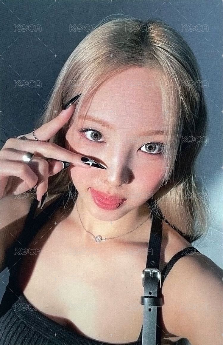 BETWEEN 1&2 專輯卡  正面