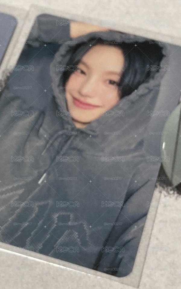 Yeji air快閃店衣服小卡