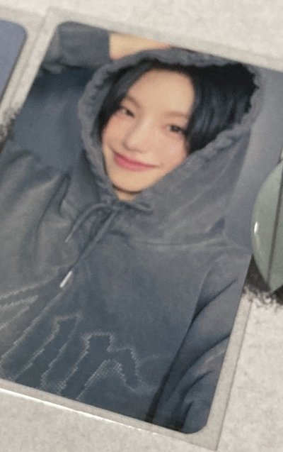 Yeji air快閃店衣服小卡