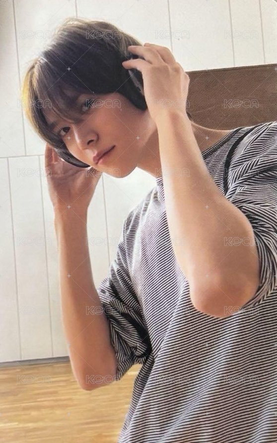 Get A Guitar 專輯卡 Realize版 正面