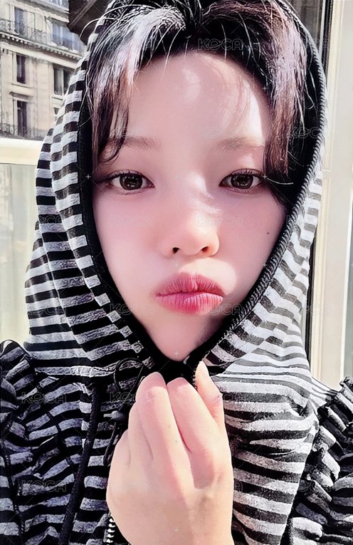 We are 專輯卡 we ver.  專卡-娟 正面