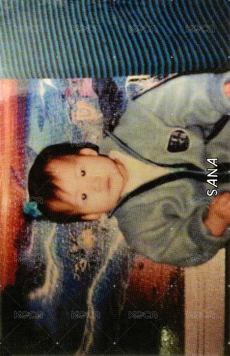 THE STORY BEGINS 專輯卡  正面