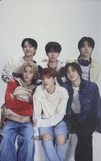 Knock On 巡迴 隨機卡 仁川卡包卡 白底團卡