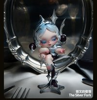 餐桌 公仔 銀叉的傲慢