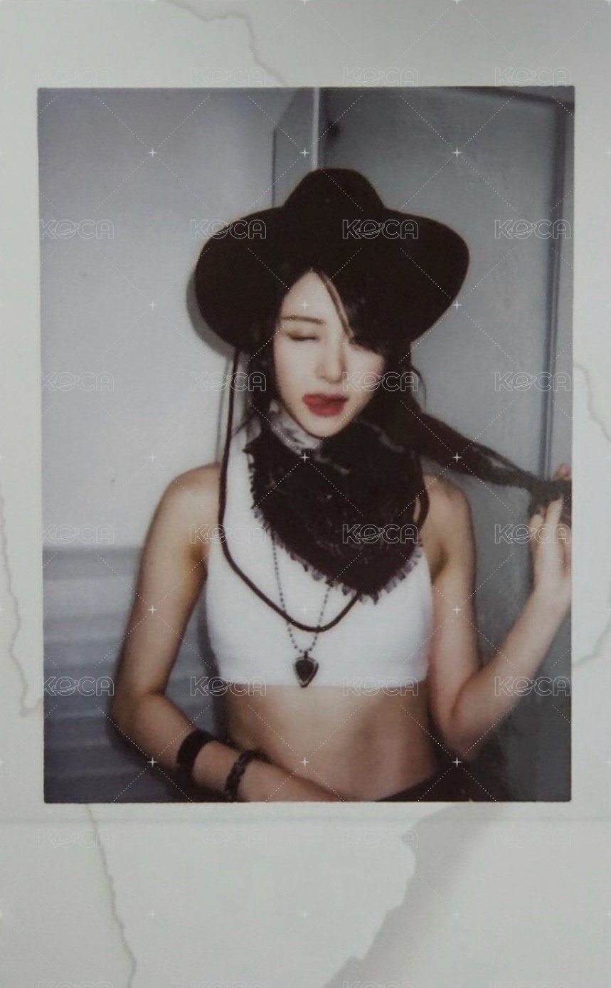 UNFORGIVEN 周邊卡 鐵盒拍立得 正面