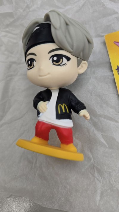 BTS麥當勞聯名款公仔 V