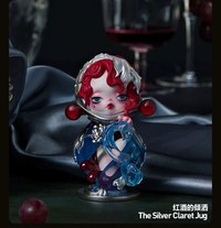 餐桌 公仔 紅酒的傾灑