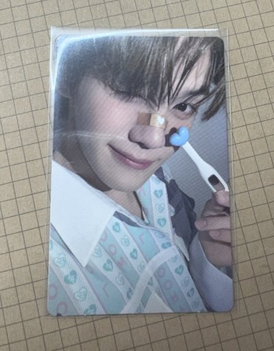 拿溫度計幫你量體溫