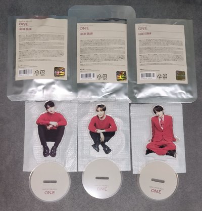 ON:E LUCK DRAW 立牌