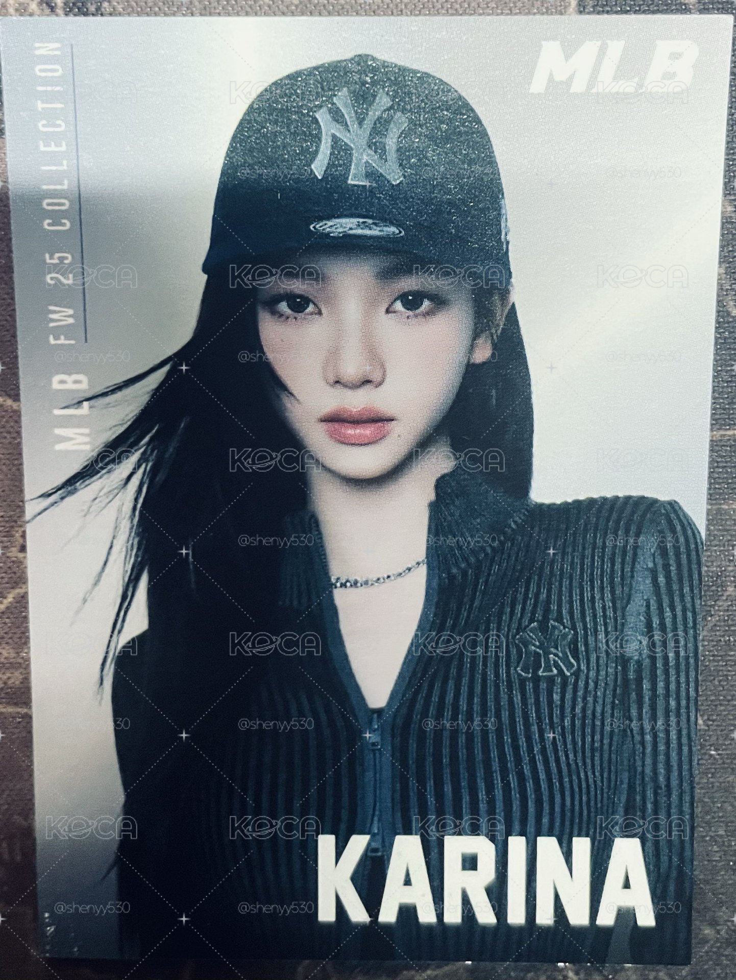 Karina MLB簽名帽小卡