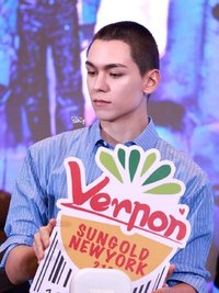 Halfplastic ❤️ Vernon