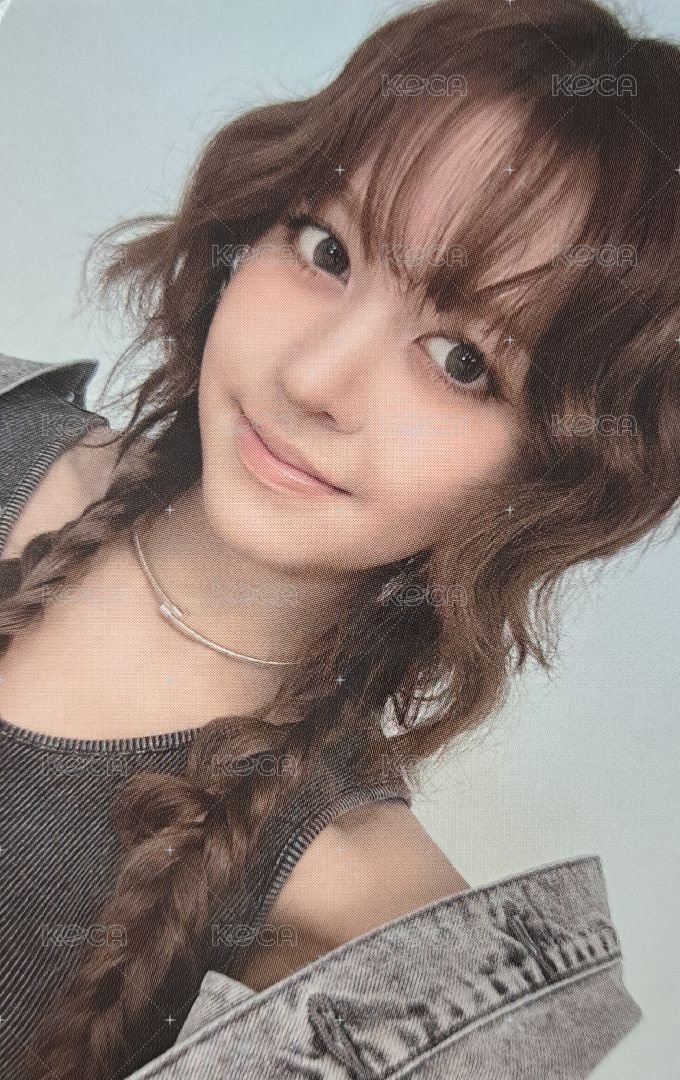 GUESS 代言卡 1.0 莉 正面