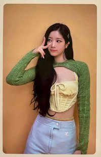 BETWEEN 1&2 專輯卡 