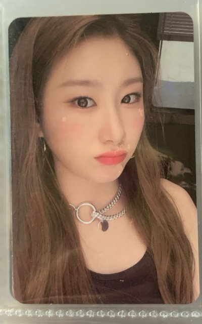 ICY 稚嫩彩領 嘟嘴很可愛 ITZY