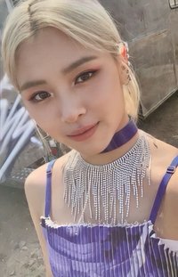 Not Shy 專輯卡 