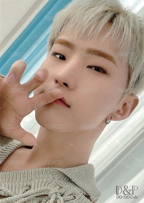 22‘HOME 周邊卡 外套卡 正面