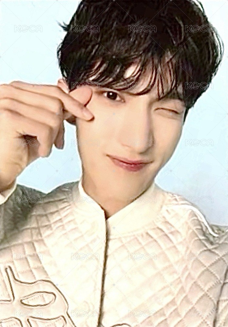 FOLLOW AGAIN 隨機卡 ｜日巡卡包 正面