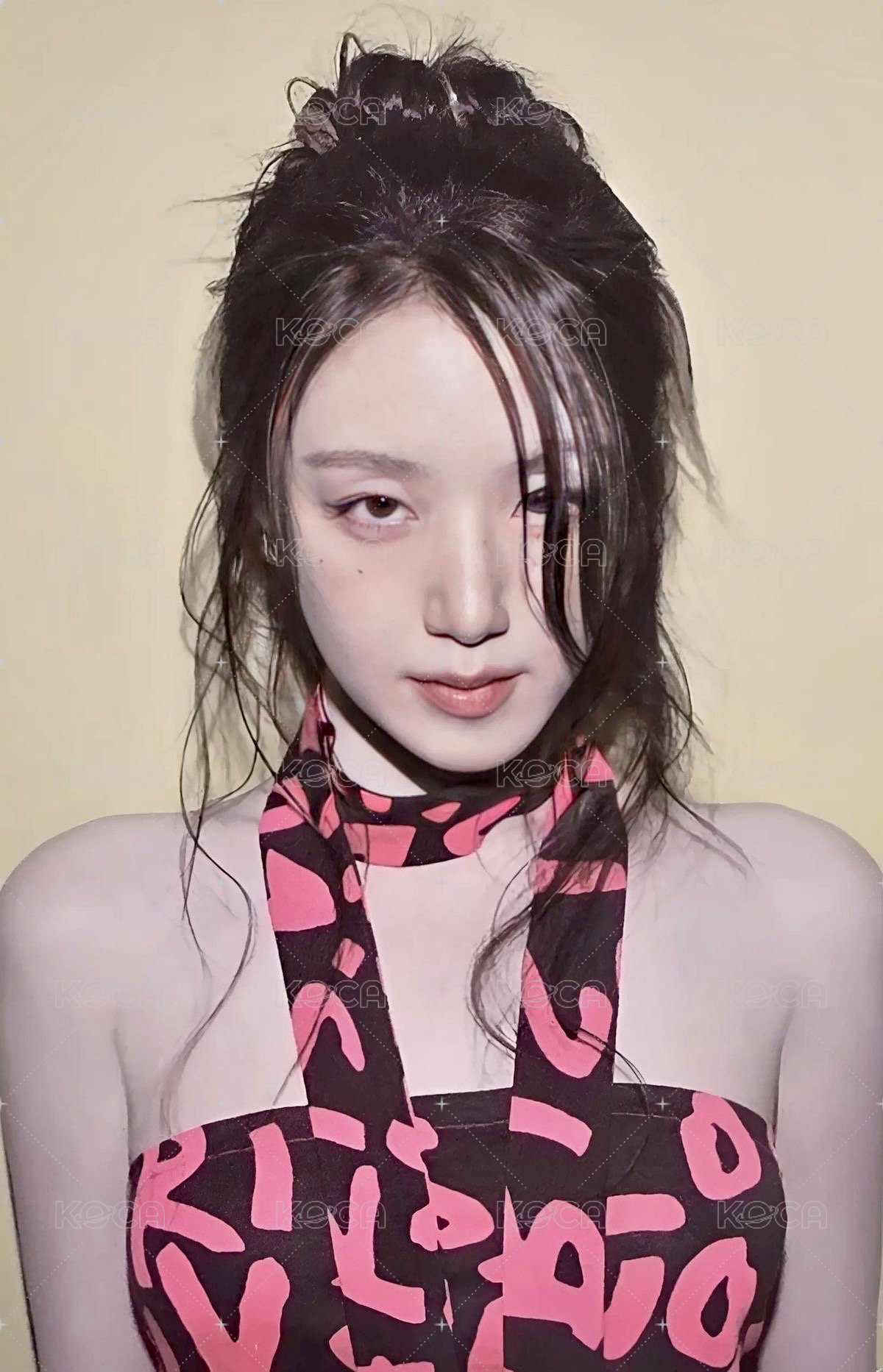 We are 專輯卡 poca ver.  QR 卡 正面