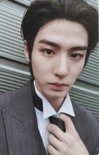 WHY.. 打歌卡 西裝