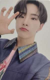 NOT ALONE 專輯卡 D ver