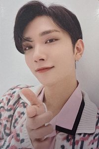 NOT ALONE 專輯卡 D ver.