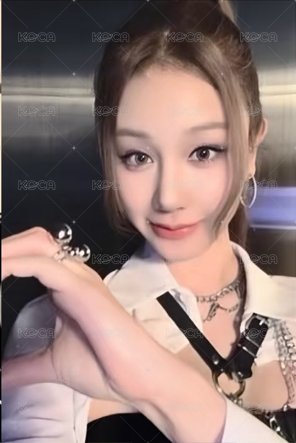 WE GO UP 滿額卡 線下快閃店 正面