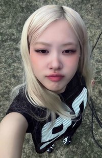 PUMA x ROSÉ 代言卡 