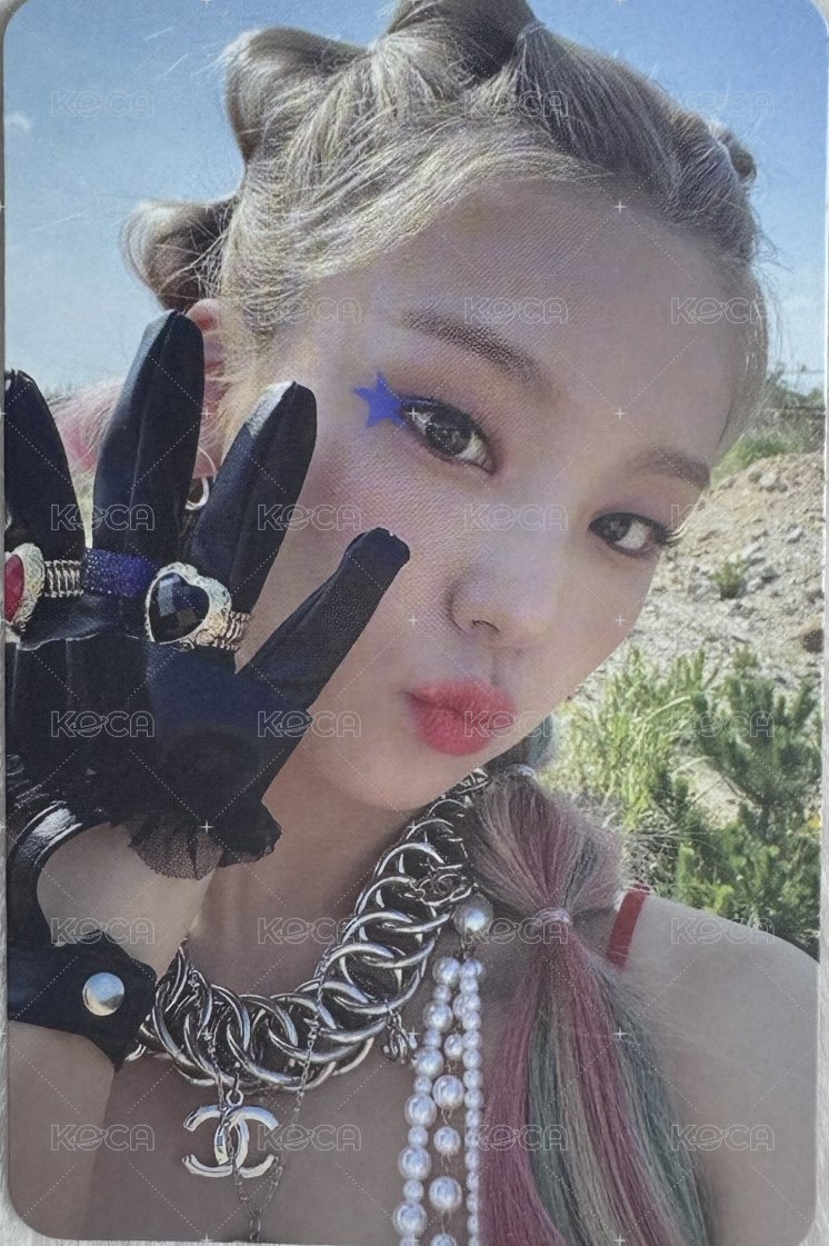 Not Shy 專輯卡  正面