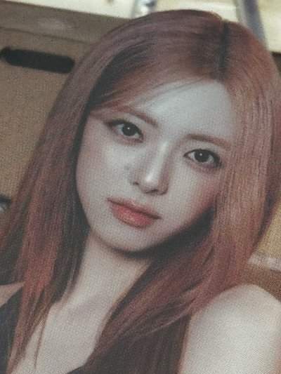 FM隨機官拍娜（請看圖2廠損類似污漬在臉上）