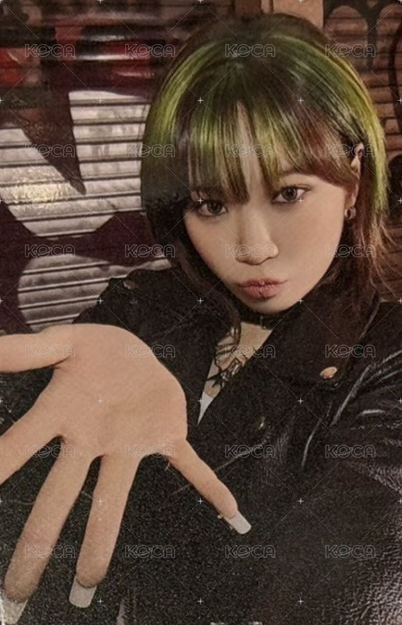 DIFFERENT 隨機卡  正面