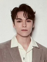 INCOMPLETE 周邊卡 帽T 證件照