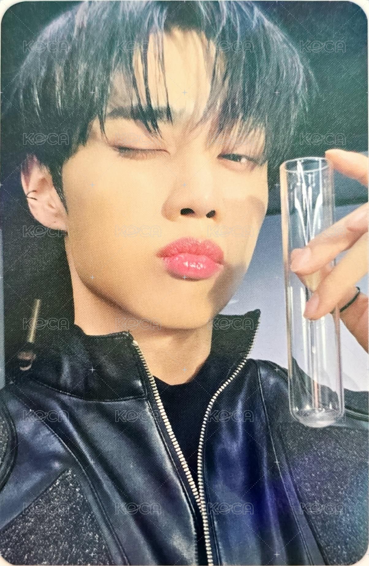 THE BOYZ 2ND WORLD TOUR : ZENERATION 隨機卡  正面